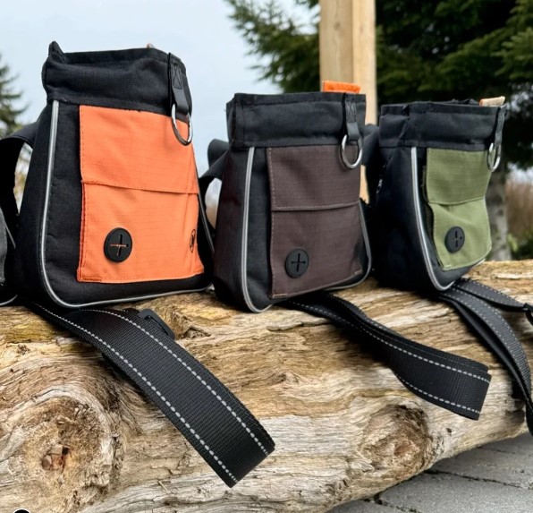 Billede lånt her: https://irenejarnved-shop.dk/vare/dicte-godbids-taske-fra-jj/