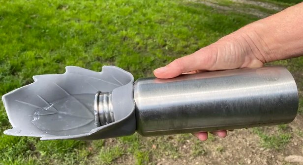 Billede lånt her: https://irenejarnved-shop.dk/vare/vandflasken-volmer-med-siliconeskaal/